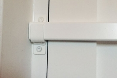 anti-burglar-bar-behind-door