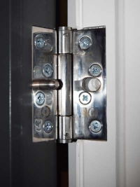 strengthened-door-hinges